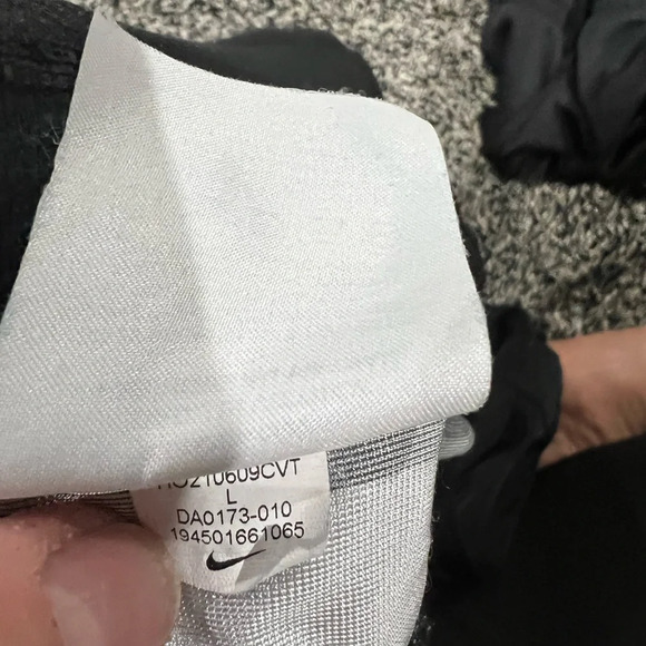 Nike Boys Black Athletic Shorts - Picture 2 of 2